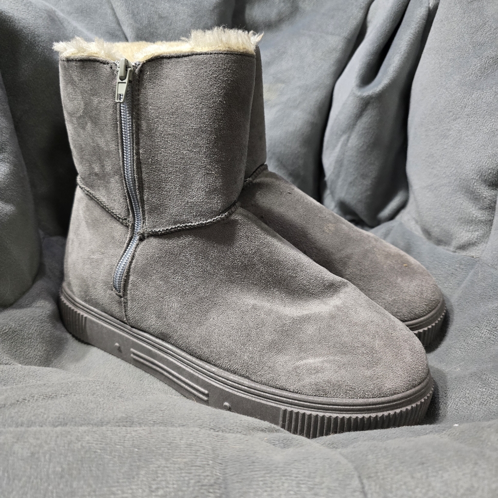 Euc Journee Collection Stelly Gray Faux Fur Lined Flat Winter Boots Size 11